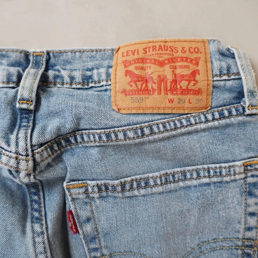 Vintage Levis 559 Relaxed Straight Jeans Light Wash Denim W29 L30 Mens Blue 00's